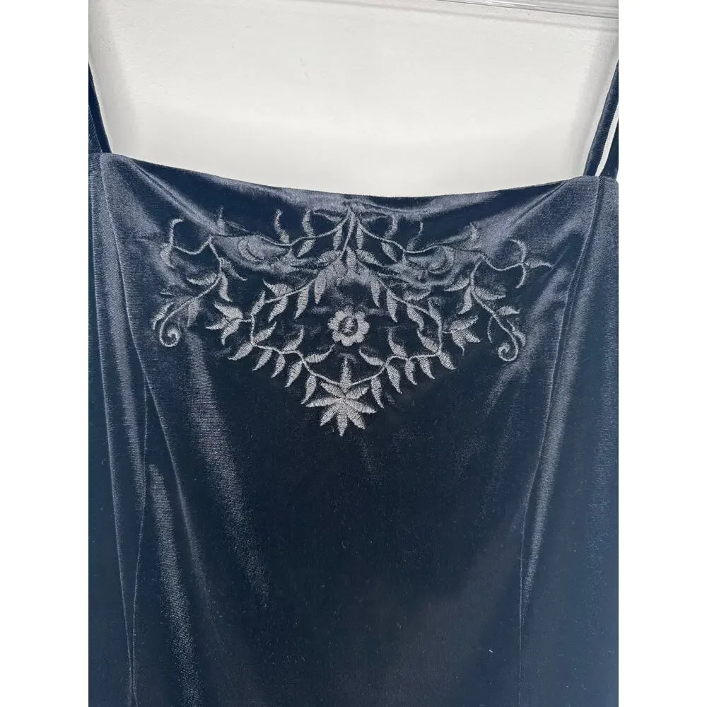 Dressbarn Collection 1990s Black Velvet Embroidered Gown formal sexy 6